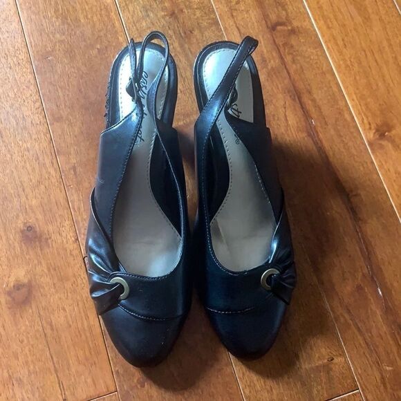 easy street Shoes - Easy street black strappy heels 8.5
